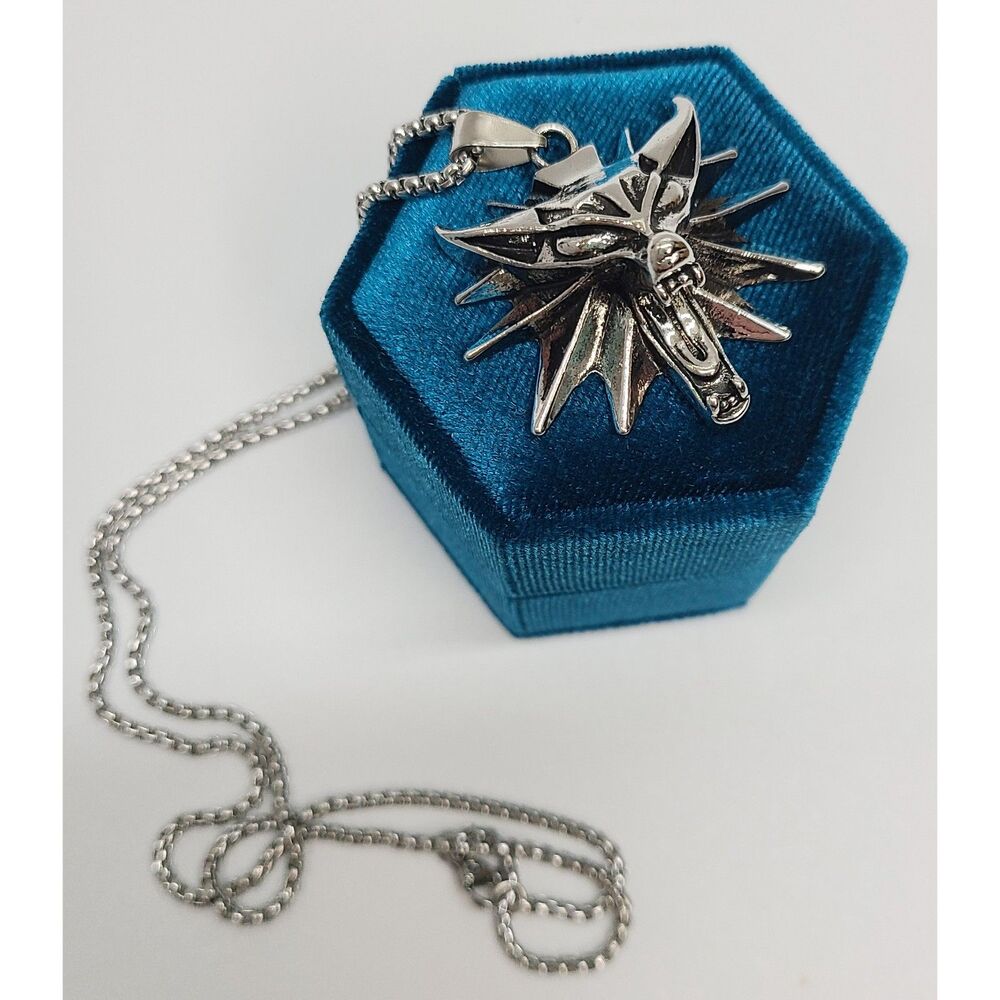 The Witcher Wolf School Medallion Necklace Geralt Pendant Velvet Display Box